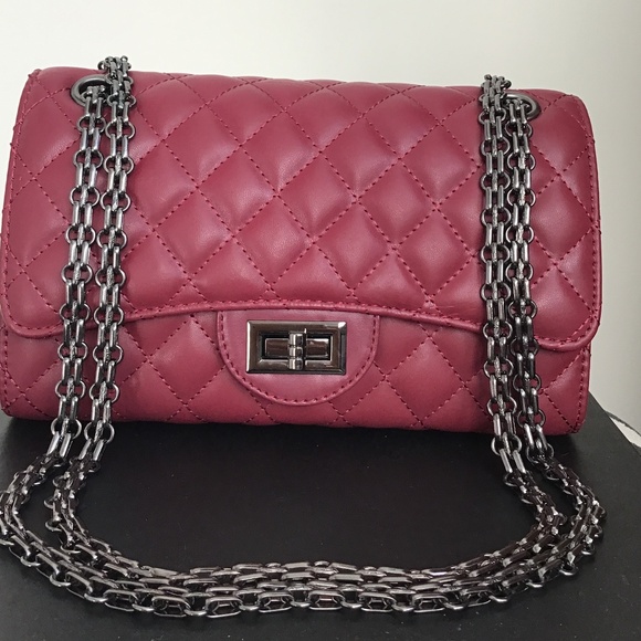 Fabulous dark red quilted fashion handbag with solid high end hardware - Picture 1 of 8